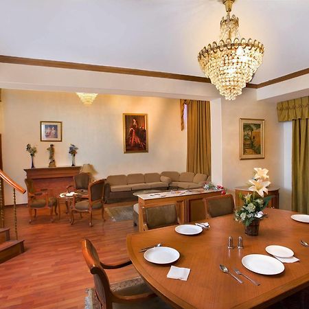 The Bmk Hotel Ню Делхи Екстериор снимка