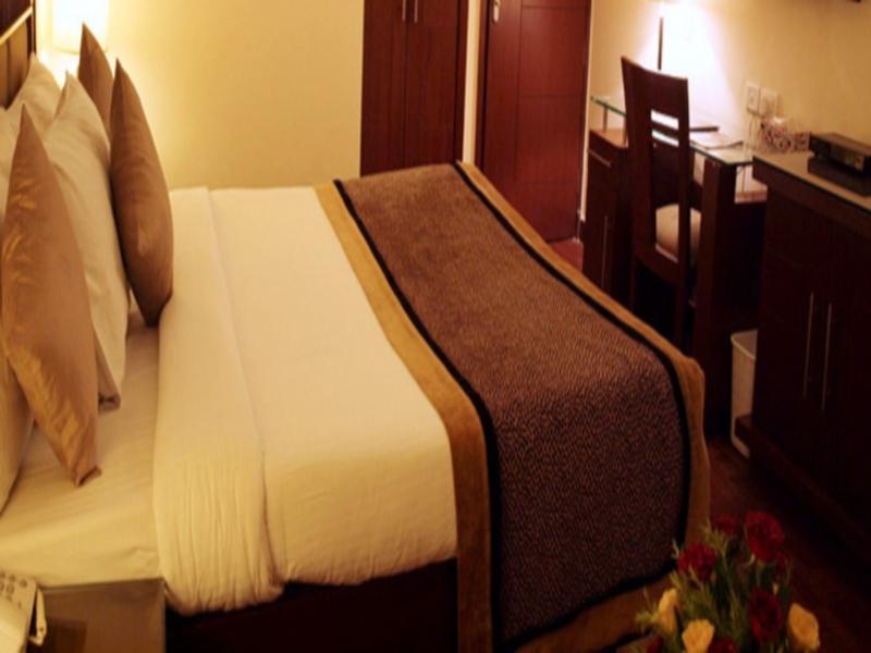 The Bmk Hotel Ню Делхи Екстериор снимка